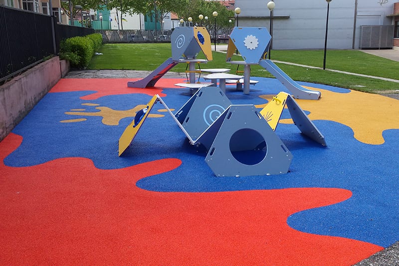 parque infantil suelo engomado seguridad