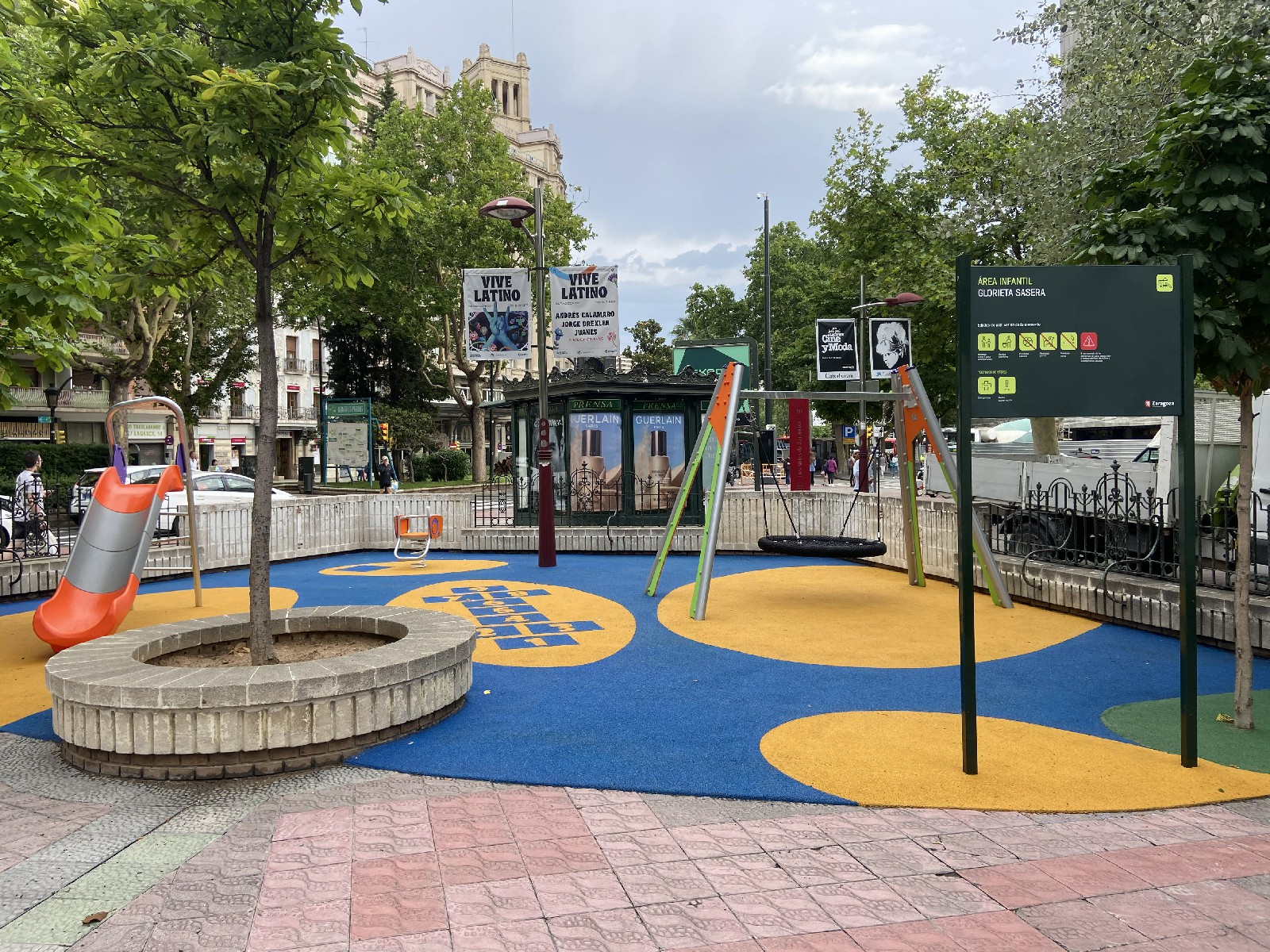 parque infatil renovado epdm vallado en1176