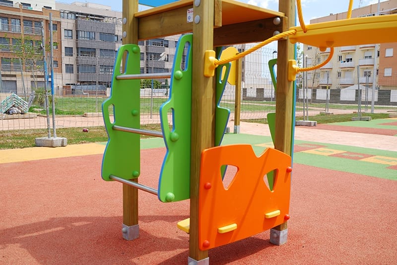 torre con escalera para areas infantiles