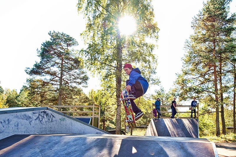 skatepark exterior monopatines patines bicicletas bmx